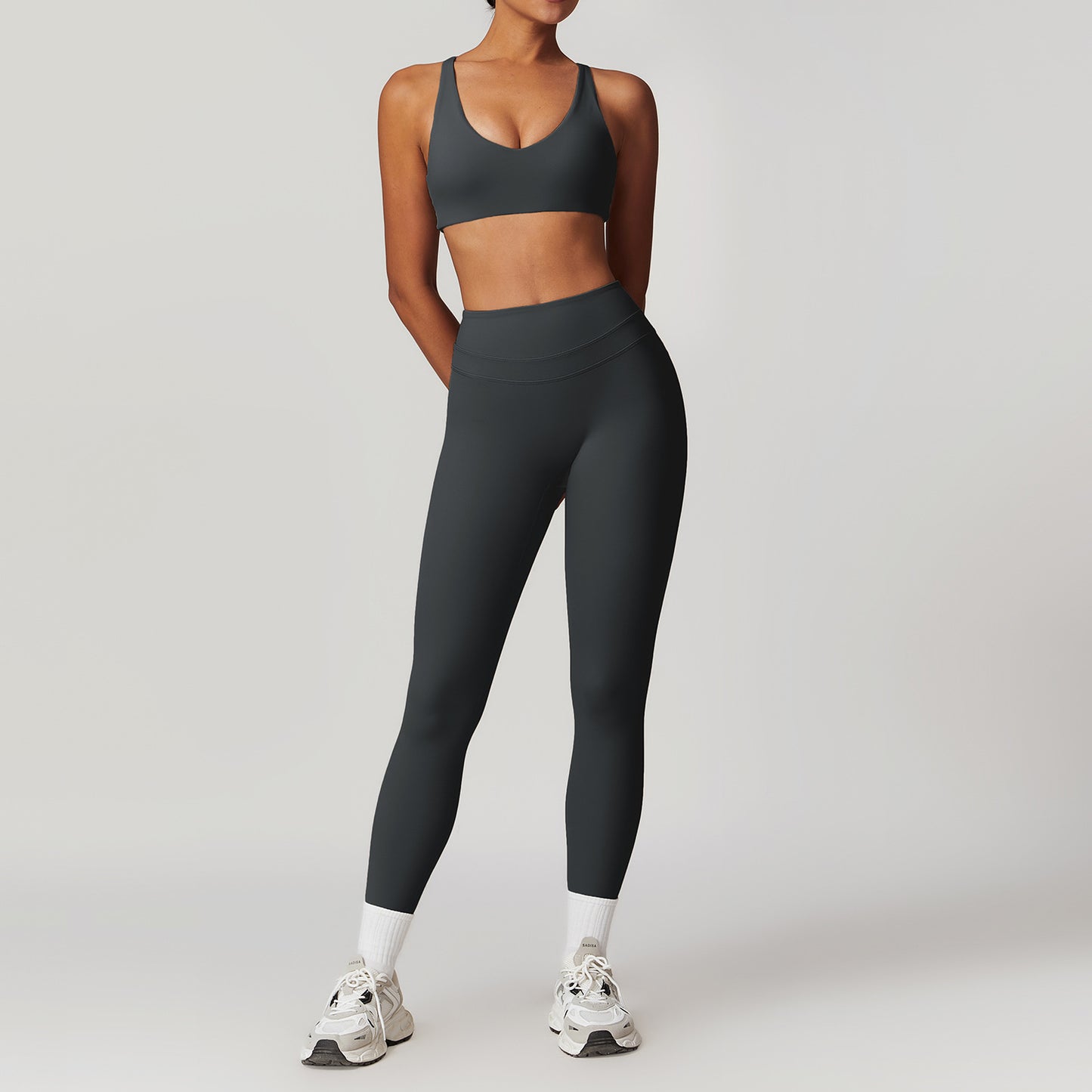 AVERI Twist — Bra & Legging Set