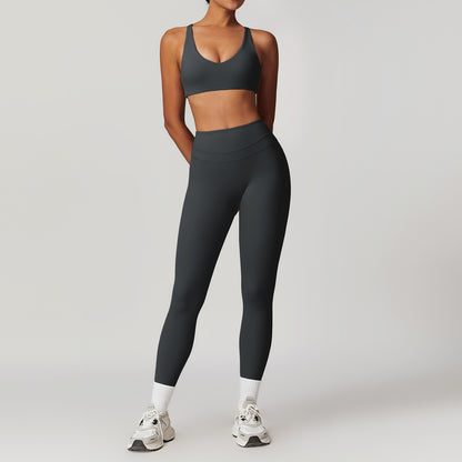 AVERI Twist — Bra & Legging Set