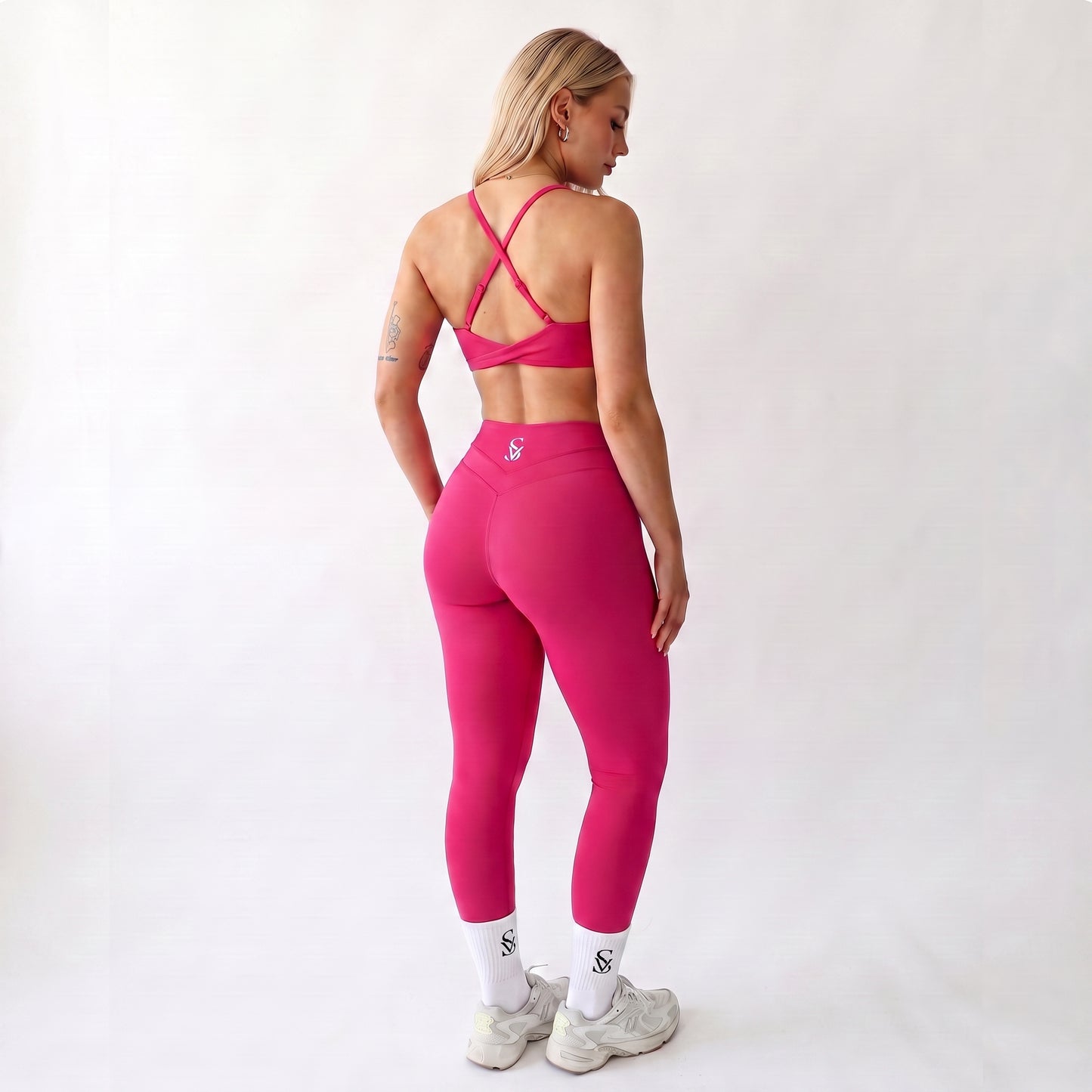 AVERI Twist — Bra & Legging Set