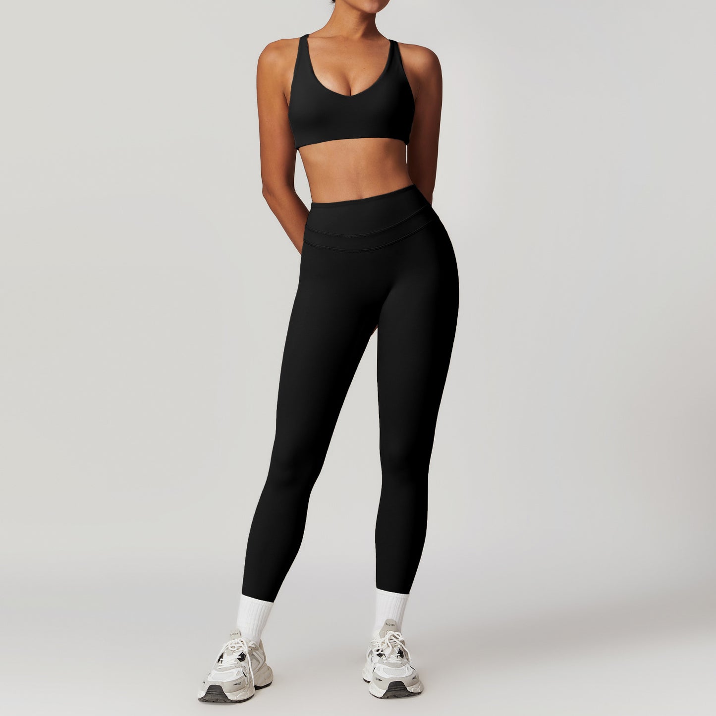 AVERI Twist — Bra & Legging Set