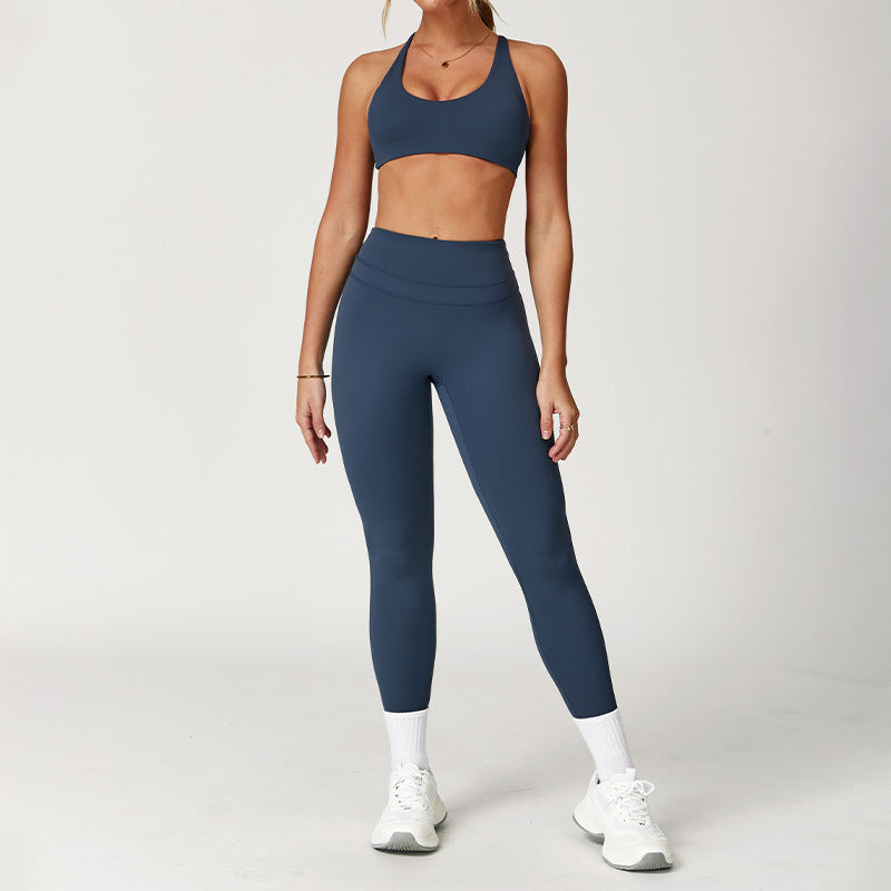 AVERI Twist — Bra & Legging Set